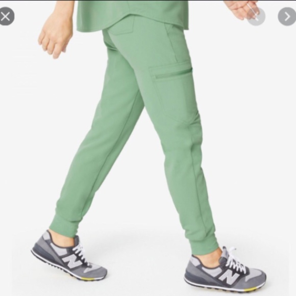 Women’s Figs Scrubs Set in Jade